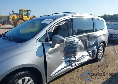 2018 Chrysler Pacifica Touring L из США, поврежденный, VIN 2C4RC1BG9JR354847